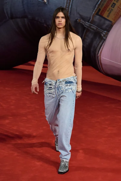 Look 3
